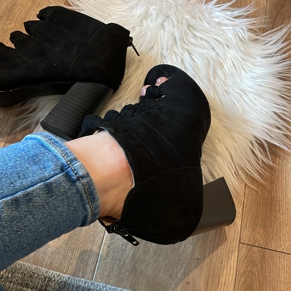 Metaphor Ladies Black size 7 High Heels! Bows! Peep toe! Zip up! - Picture 2 of 11